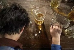 大人吃瓜喝酒的视频,吃瓜饮酒欢乐多