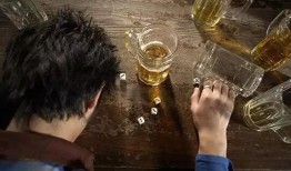 大人吃瓜喝酒的视频,吃瓜饮酒欢乐多