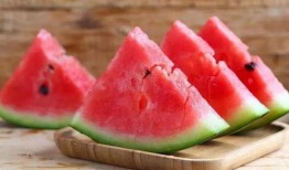 不放假吃瓜,全民吃瓜狂欢季