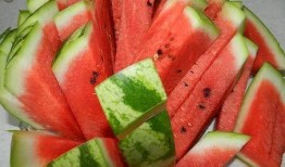 新港商留城吃瓜事件,一场引发热议的社区事件揭秘