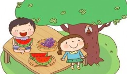 晚上喝水吃瓜乘凉,喝水吃瓜，尽享清凉时光